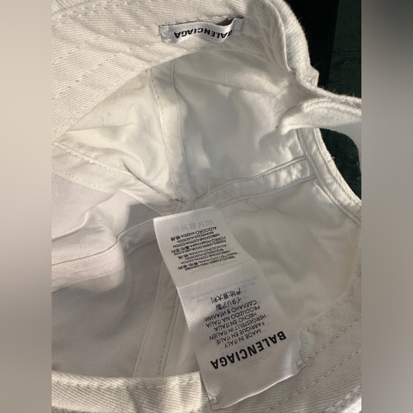 Authentic white balenciaga cap - Picture 3 of 3